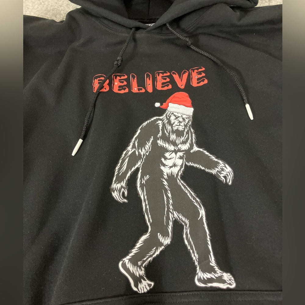 Believe Big Foot Christmas Sasquatch X-Mas Santa Hat Black Hoodie